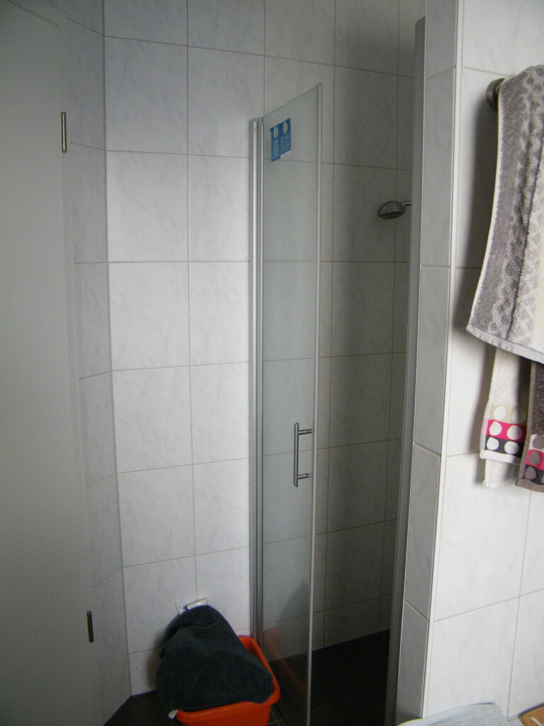 3 1/2 Zimmer-Erdgeschoß-Wohnung mit großem Garten in Bönnigheim, TG-Platz und Stellplatz im Freien