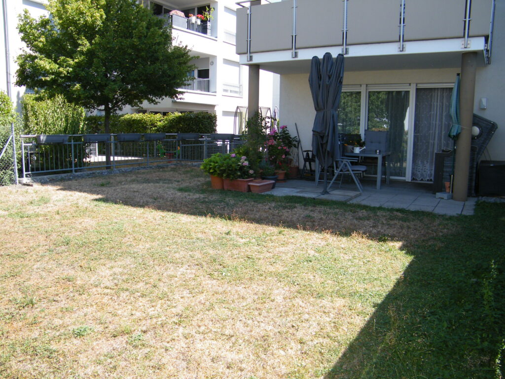 3 1/2 Zimmer-Erdgeschoß-Wohnung mit großem Garten in Bönnigheim, TG-Platz und Stellplatz im Freien