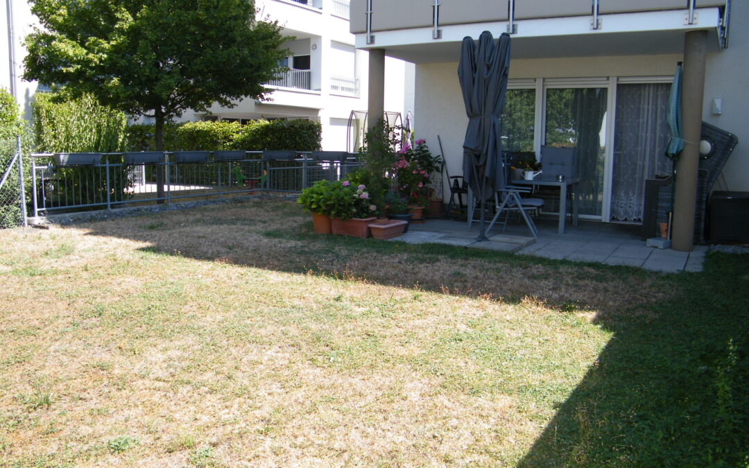 3 1/2 Zimmer-Erdgeschoß-Wohnung mit großem Garten in Bönnigheim, TG-Platz und Stellplatz im Freien