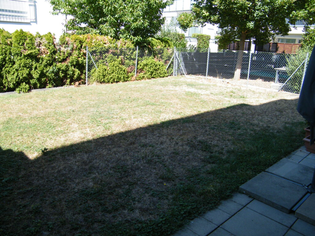 3 1/2 Zimmer-Erdgeschoß-Wohnung mit großem Garten in Bönnigheim, TG-Platz und Stellplatz im Freien