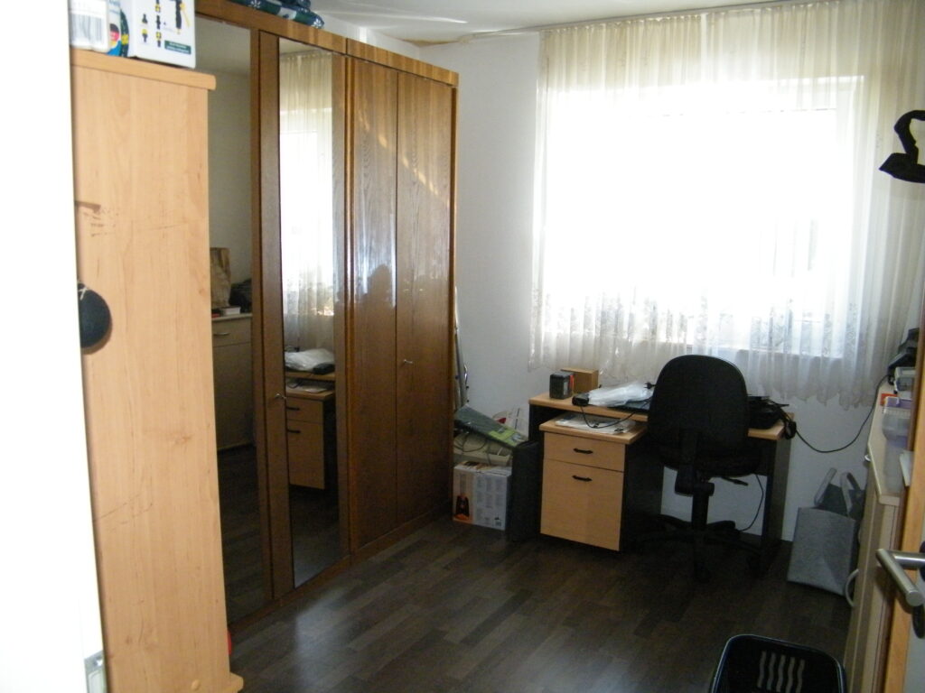 3 1/2 Zimmer-Erdgeschoß-Wohnung mit großem Garten in Bönnigheim, TG-Platz und Stellplatz im Freien