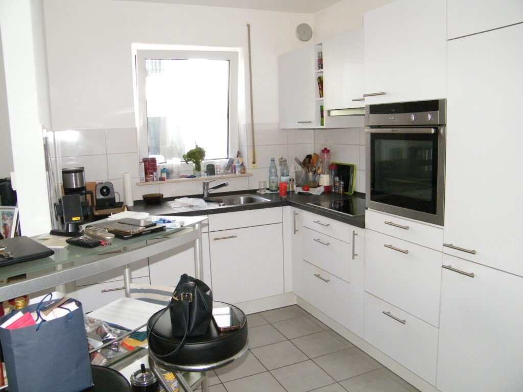 3 1/2 Zimmer-Erdgeschoß-Wohnung mit großem Garten in Bönnigheim, TG-Platz und Stellplatz im Freien