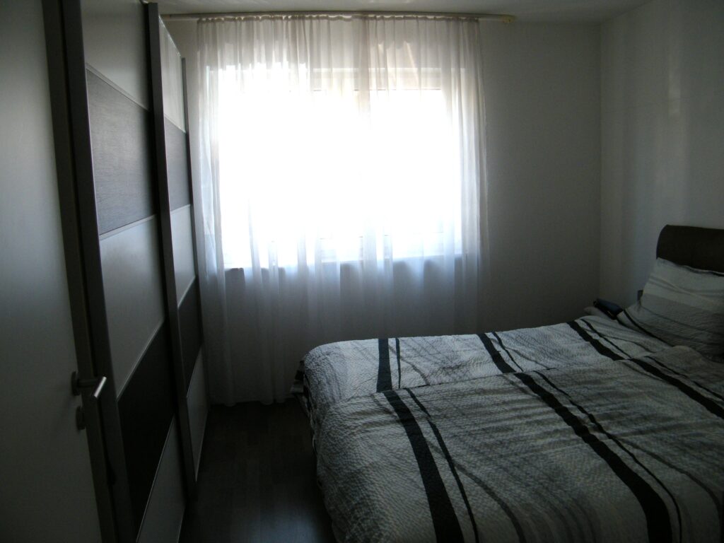 3 1/2 Zimmer-Erdgeschoß-Wohnung mit großem Garten in Bönnigheim, TG-Platz und Stellplatz im Freien