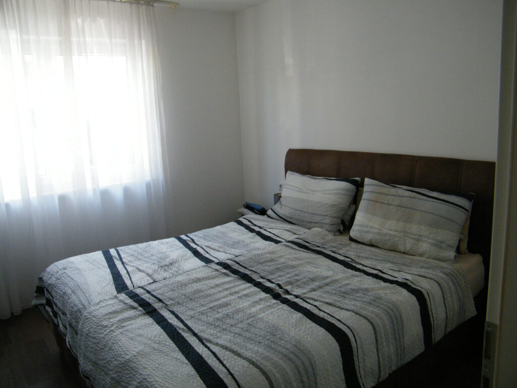 3 1/2 Zimmer-Erdgeschoß-Wohnung mit großem Garten in Bönnigheim, TG-Platz und Stellplatz im Freien