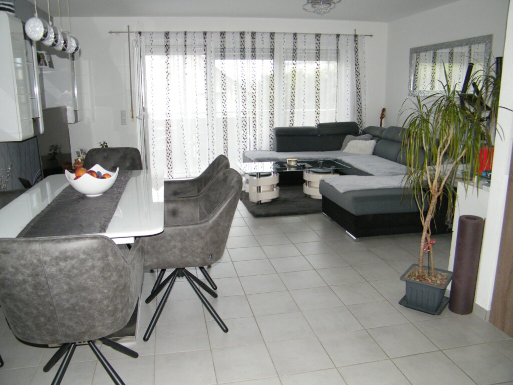 3 1/2-Zimmer-Wohnung im 1.OG mit Balkon in Bönnigheim Bj. 2014 in sehr guter Wohnlage